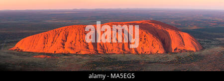 Uluru, rotes Zentrum, Northern Territory, Australien. Blick von oben Stockfoto