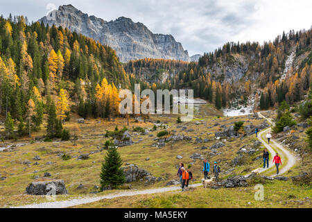 Wenige Touristen am Pozzoi Gebirge Europa, Italien, Trentino Alto Adige, Trento, Nonstal, Ville d'Anaunia Stockfoto