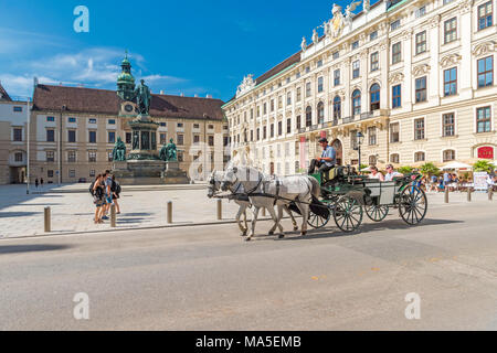 Wien, Österreich, Europa. Die traditionellen Fiaker Pferdekutschen Stockfoto