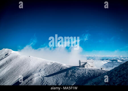 Das Rifugio Duca Degli Abruzzi bei einem Eis und Wind Sturm, Campo Imperatore, Provinz L'Aquila, Abruzzen, Italien, Europa Stockfoto