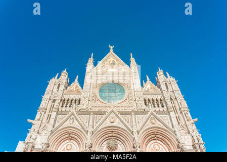 Siena, Toskana, Italien, Europa. Der Dom von Siena Fassade Stockfoto