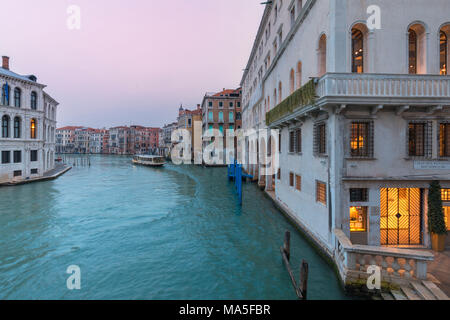 Der Canal Grande von der Rialto Brücke, Venedig, Venetien, Italien Stockfoto