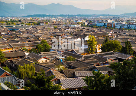 Blick auf die Altstadt von Lijiang, Lijiang, Yunnan, China, Asien, Asien, Südostasien, Fernost Stockfoto