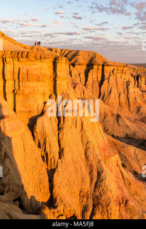 Weiße Stupa im Morgenlicht. Ulziit, mittleren Gobi Provinz der Mongolei. Stockfoto