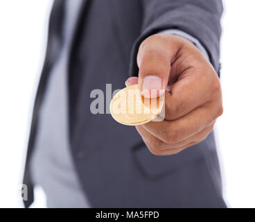 Bitcoin in der Hand von Mann mit Anzug auf weißem Hintergrund Stockfoto