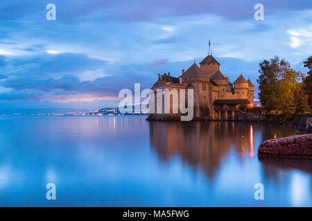 Schloss Chillon am Abend, Kanton Waadt, Schweiz, Schweizer Alpen Stockfoto