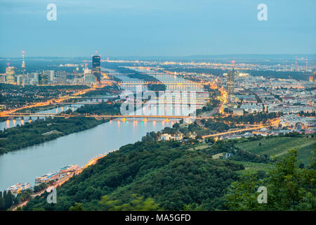 Wien, Österreich, Europa. Panoramablick über Wien vom Leopoldsberg Stockfoto