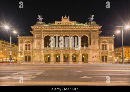 Wien, Österreich, Europa. Die Wiener Staatsoper bei Nacht Stockfoto