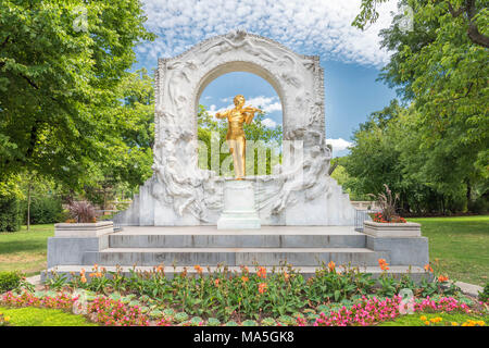 Wien, Österreich, Europa. Das Johann Strauss Denkmal im Wiener Stadtpark Stockfoto