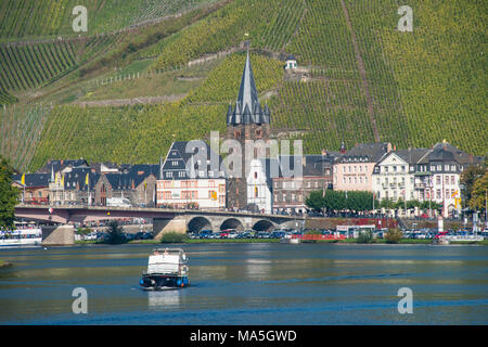 Die küstenlinie von Bernkastel-Kues, Mosel, Rheinland-Pfalz, Deutschland Stockfoto
