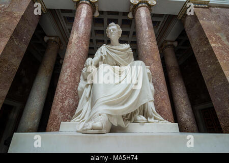 König Ludwig I. Statue in das Innere der Neo-klassischen Ruhmeshalle Walhalla auf der Donau. Bayern, Deutschland Stockfoto