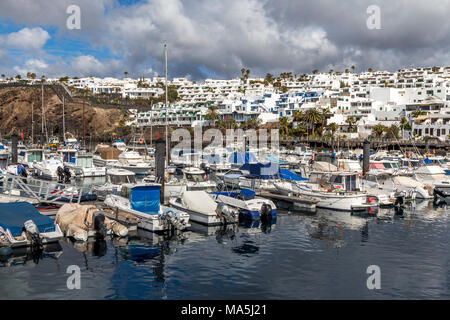 Puerto del Carmen Altstadt Hafen, Ferienort der kanarischen Insel Lanzarote, eine spanische Insel, vor der Küste von North West Afrika 2018 Stockfoto