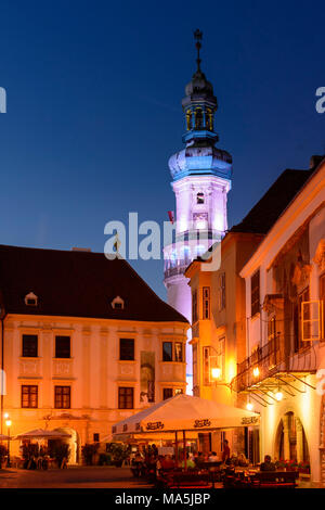 Sopron (Ödenburg), Altstadt, Fö-tér Hauptplatz, Fire Tower, Restaurant, Györ-Moson-Sopron, Ungarn Stockfoto