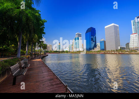 Blick auf die Stadt an benjakitti Park in Bangkok, Thailand Stockfoto