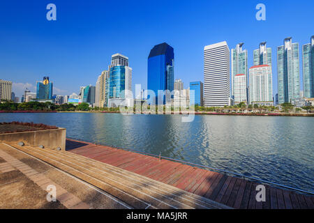 Blick auf die Stadt an benjakitti Park in Bangkok, Thailand Stockfoto