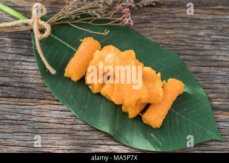 Foi Tanga oder goldenen Fäden, thailändisches Dessert aus Eigelb und Zucker hergestellt Stockfoto