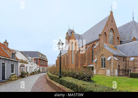 Ansicht der Rückseite des St Michaels Kirche, zurückgehend auf das 15. Jahrhundert in Oudewater, Utrecht, Niederlande. Stockfoto