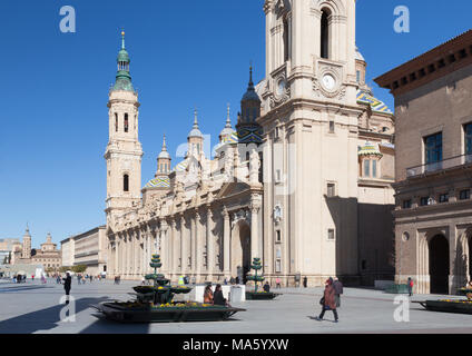 ZARAGOZA, Spanien - 2. MÄRZ 2018: Die Kathedrale Basilica del Pilar. Stockfoto