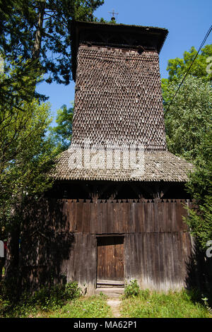 Die St. Nikolai Kirche aus Holz wurde im Jahr 1709 gebaut. Von der Ortschaft Shashvar, Vinogradov Region verschoben. Transkarpatien, Ukraine Stockfoto