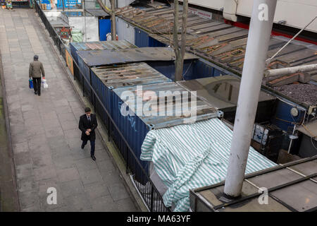 Altern und marode Architektur an Elephant und Castle Einkaufszentrum, am 29. März in London, England 2018. Stockfoto