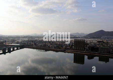 Die Ansicht von inuyama Stadt von der Burganlage. In Japan - Februar 2018. Stockfoto