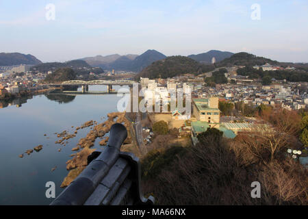 Die Ansicht von inuyama Stadt von der Burganlage. In Japan - Februar 2018. Stockfoto