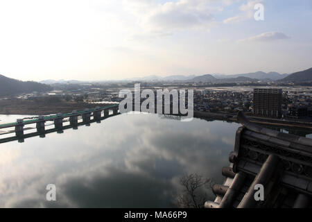 Die Ansicht von inuyama Stadt von der Burganlage. In Japan - Februar 2018. Stockfoto