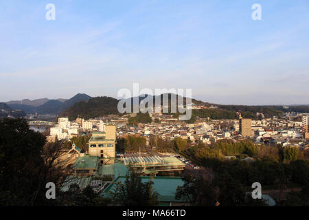 Die Ansicht von inuyama Stadt von der Burganlage. In Japan - Februar 2018. Stockfoto