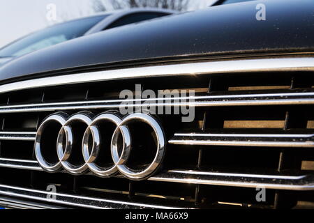 Prag, tschechische Republik - 25. MÄRZ 2018: Audi Logo auf dem Auto am 25. März 2018 in Prag, Tschechische Republik. Stockfoto