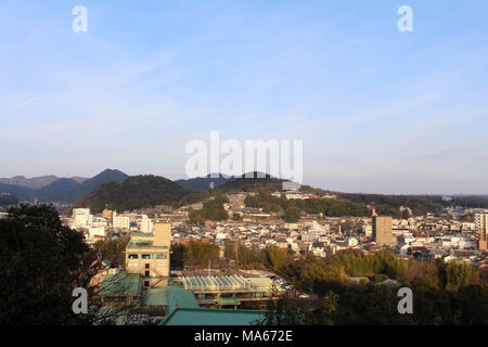 Die Ansicht von inuyama Stadt von der Burganlage. In Japan - Februar 2018. Stockfoto