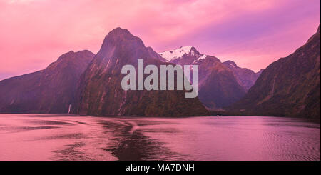 Am frühen Morgen Landschaft im Milford Sound - Neuseeland Stockfoto