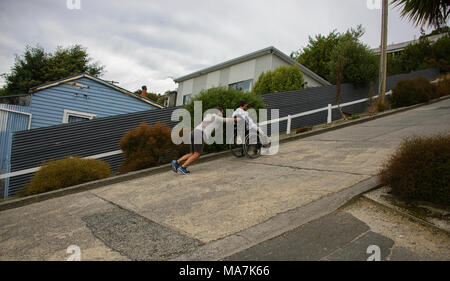 Baldwin Street, der steilsten Strasse der Welt, Dunedin, Neuseeland Stockfoto