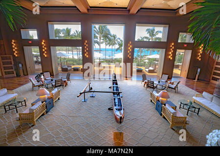 Ein 2017 Blick von der oberen Lobby des frisch renovierten Four Seasons Resort Lanai at Manele Bay, Lanai, Hawaii. Stockfoto