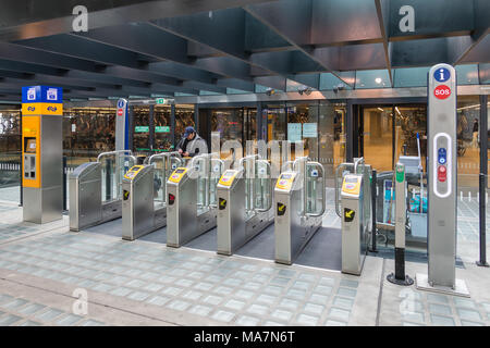 Chip Gates am Hauptbahnhof Delft für Eingang Bahnsteige Stockfoto