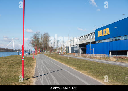 Rückseite Ikea Möbel Kaufhaus mit Eingang Parkgarage. Stockfoto