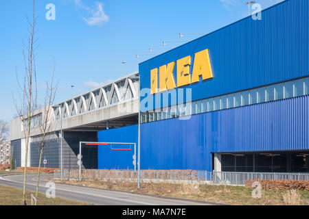 Rückseite Ikea Möbel Kaufhaus mit Eingang Parkgarage. Stockfoto