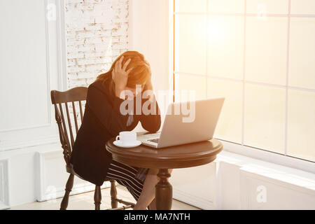 Schöne Geschäftsfrau Stress von der Arbeit. Stockfoto
