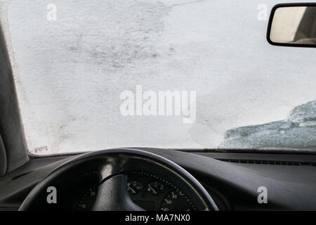 Frost am Auto Glas von innen Stockfoto