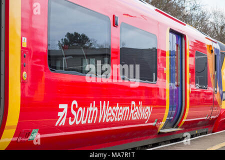 South Western Railway carriage bei Barnes Station, London, UK Stockfoto