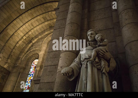 Statue des Hl. Antonius von Padua in der Basilika Sacré Coeur Paris Stockfoto