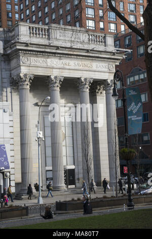 Korinthische Säulen, monumentale Union Square Savings Bank, Union Square Ost und Ost 15., wurde 1905 in New York City gebaut. Stockfoto