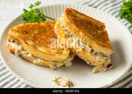 Hausgemachte Toast Thunfisch schmelzen Sandwich bereit zu Essen Stockfoto