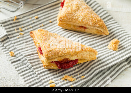 Hausgemachte Cherry Umsatz Gebäck bereit zu Essen Stockfoto