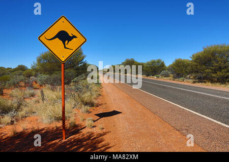 Kangaroo wildlife Warnschild am Uluru, Ayers Rock, Uluru-Kata Tjuta National Park, Northern Territory, Australien Stockfoto