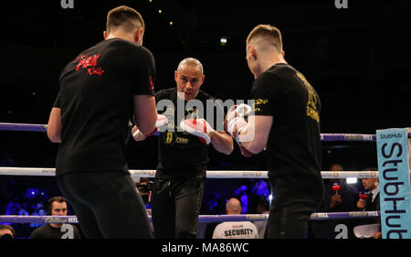 03-28-2018, St Davids Hall, Cardiff. Ryan Burnett und Josh Kelly während des Trainings Pubic der Anthony Josua V Joseph Parker Unified Stockfoto