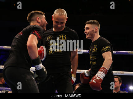 03-28-2018, St Davids Hall, Cardiff. Ryan Burnett und Josh Kelly während des Trainings Pubic der Anthony Josua V Joseph Parker Unified Stockfoto