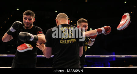 03-28-2018, St Davids Hall, Cardiff. Ryan Burnett und Josh Kelly während des Trainings Pubic der Anthony Josua V Joseph Parker Unified Stockfoto