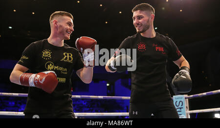 03-28-2018, St Davids Hall, Cardiff. Ryan Burnett und Josh Kelly während des Trainings Pubic der Anthony Josua V Joseph Parker Unified Stockfoto