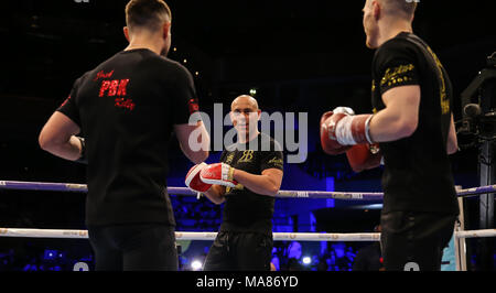 03-28-2018, St Davids Hall, Cardiff. Ryan Burnett und Josh Kelly während des Trainings Pubic der Anthony Josua V Joseph Parker Unified Stockfoto