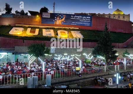 Ein Blick auf die kurdische Stadt Duhok im Nordirak Stockfoto, Bild